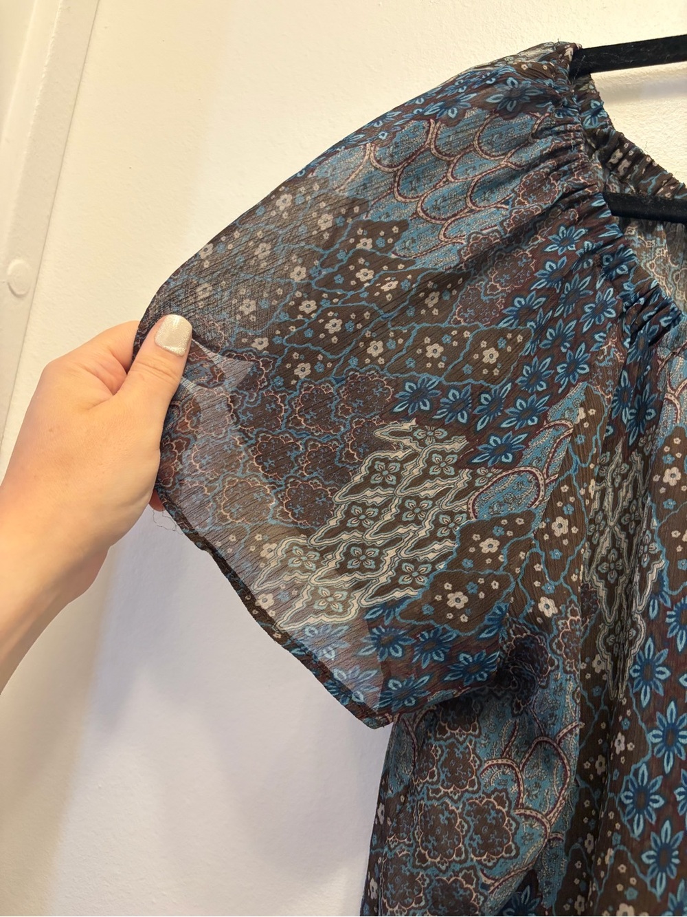 Paisley Sheer Blouse Womens Petite M Flutter Sleeve Smocked Hem a.n.a. - Picture 6 of 11